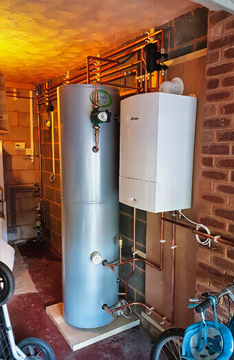 https://plumberswanview.com.au/uploads/2025/06/hot-water-684599.jpg
